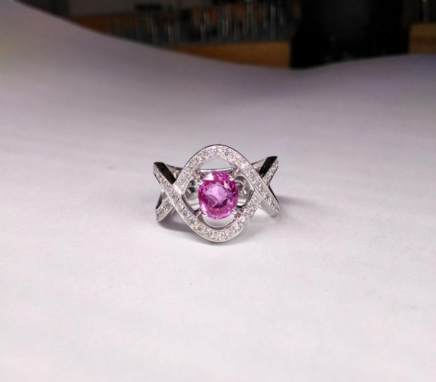 Bague saphir rose et diamants